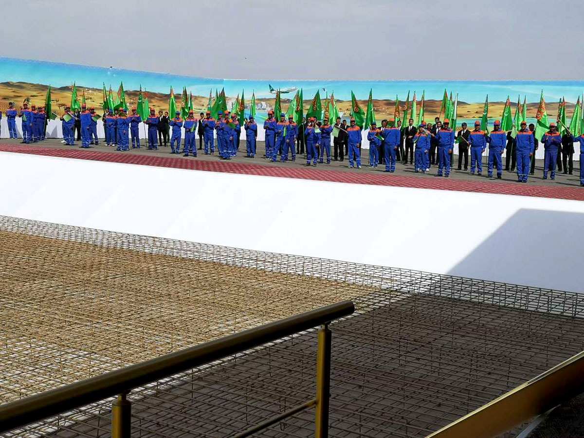 President of Turkmenistan launches the construction of the social and production complex in the area of the Turkmen Lake