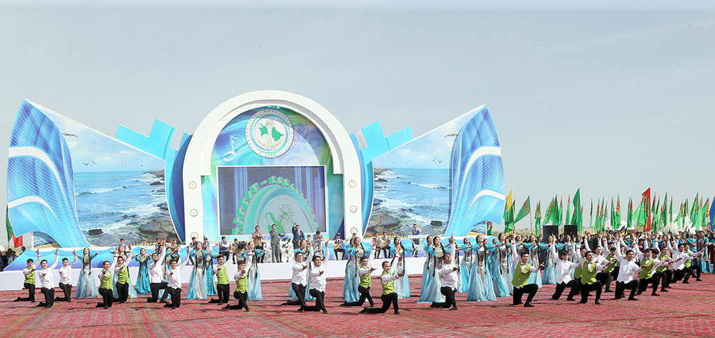 Turkmen leader launches the construction of major social and production cluster