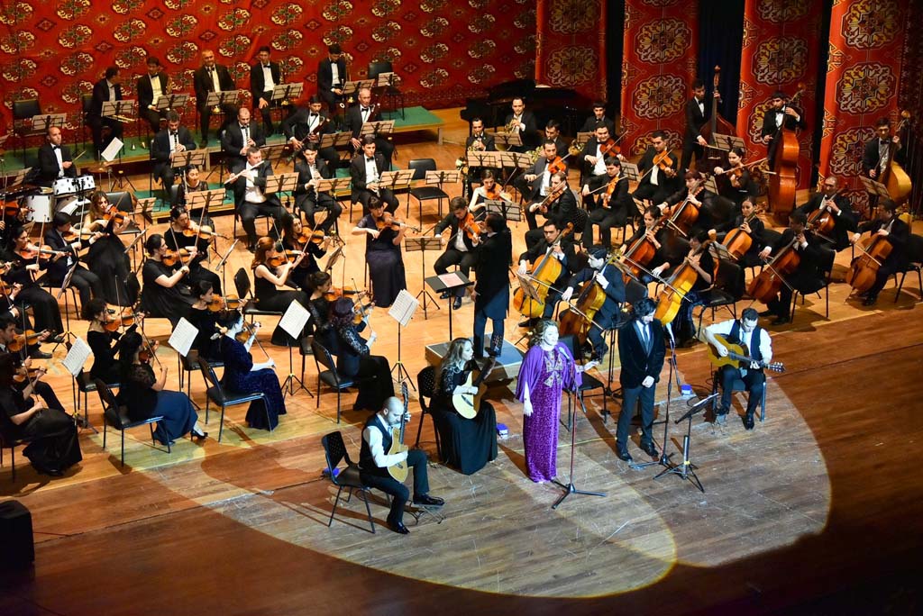 Ashgabat citizens listen to the performance of Zamfirescu trio and Adrian Nuar singer from Romania