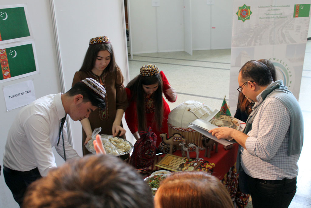 Turkmen students take part in International Day in Bucharest Polytechnic University