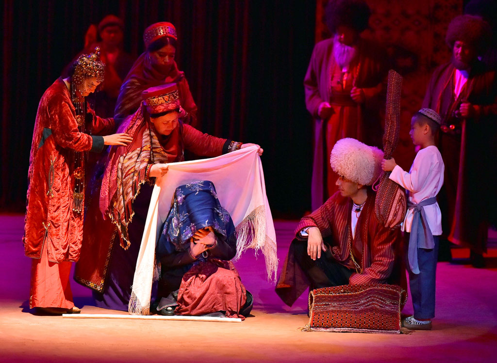 The Sounds of the Dutar: New Stage Production Celebrates Bakhshi’s Prowess 