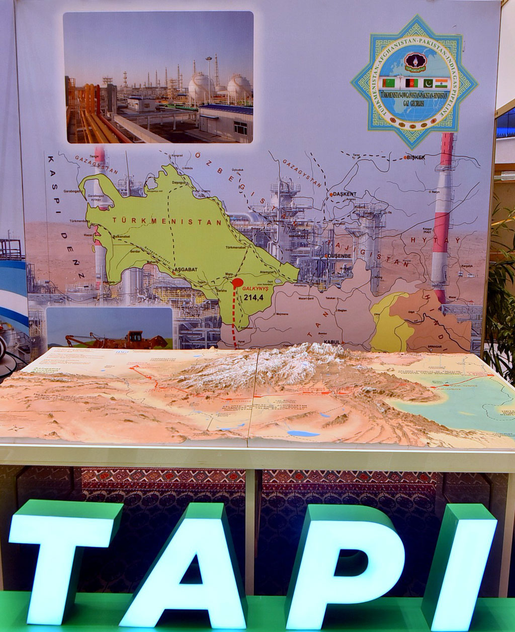 «Ak şäherim Aşgabat» atly köpugurly sergi geçirildi  