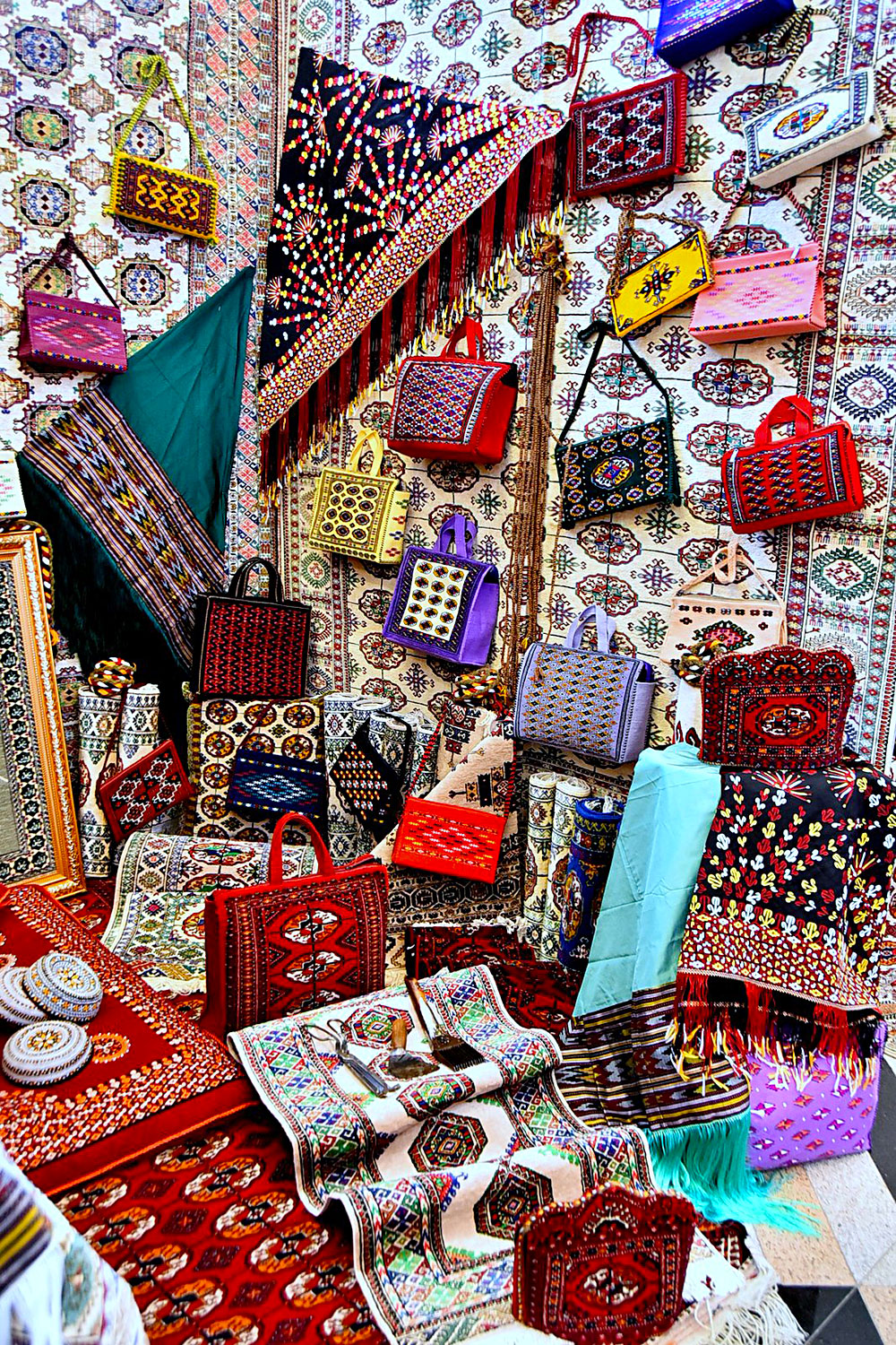 Turkmen Carpet Holiday is celebrated woth participation of foreign connoisseurs of ancient art