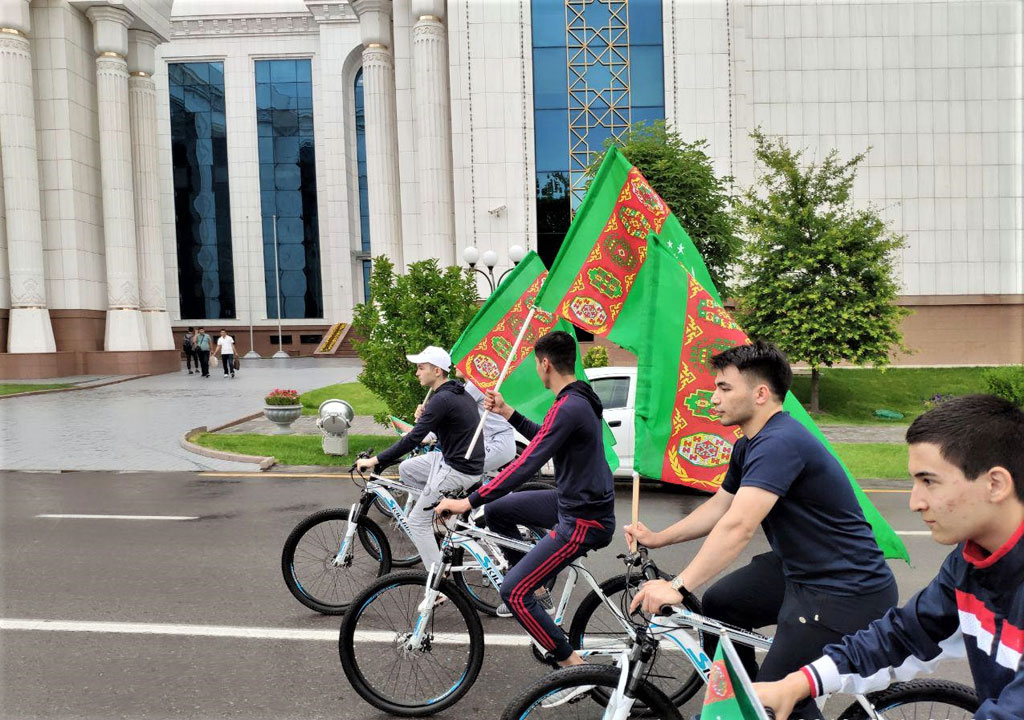 Turkmen diplomatic mission in Tashkent organized cycling race 