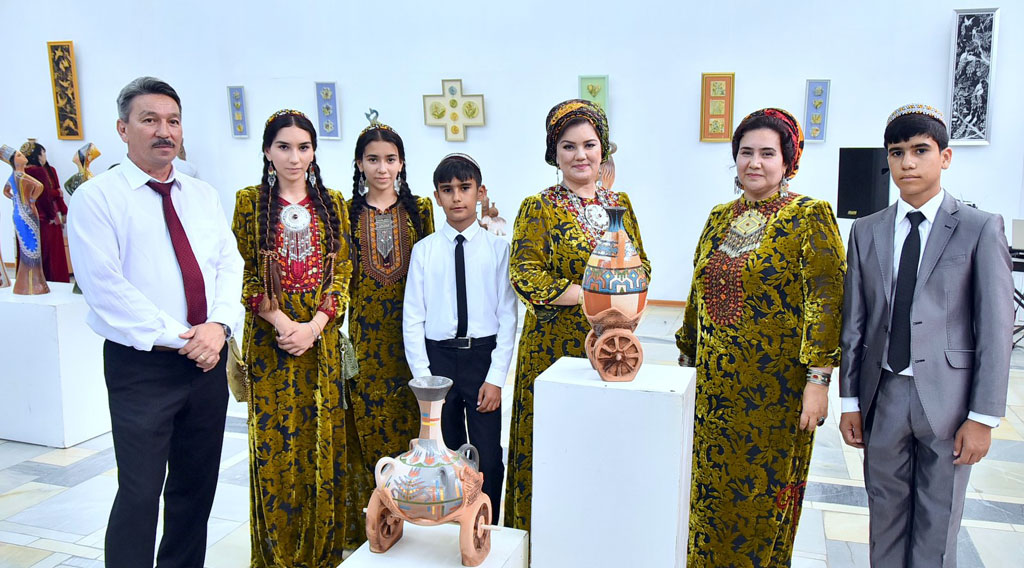 Творчество современных туркменских керамистов или о чём поведала глина