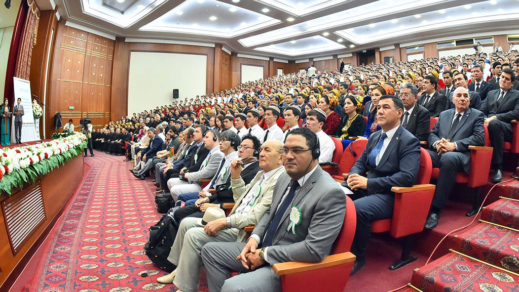 Best Young Scientists Receive Certificates of Honor and Prizes from Head of State 