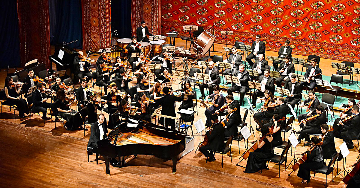 Italiýaly pianinoçy Roberto Prosseda Aşgabatda konsert berdi