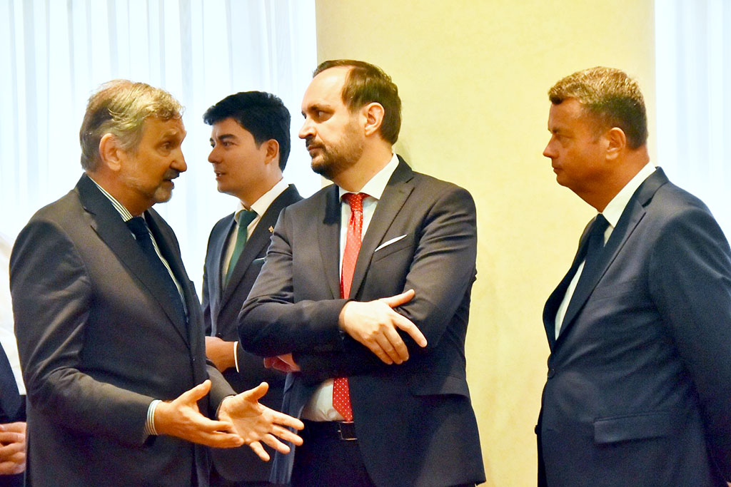 Mejlisde we Daşary işler ministrliginde duşuşyklar geçirildi