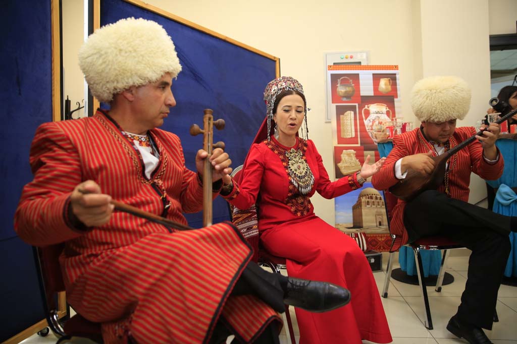 People of Turkey Get to Know Cultural Traditions of Turkmen Nation 