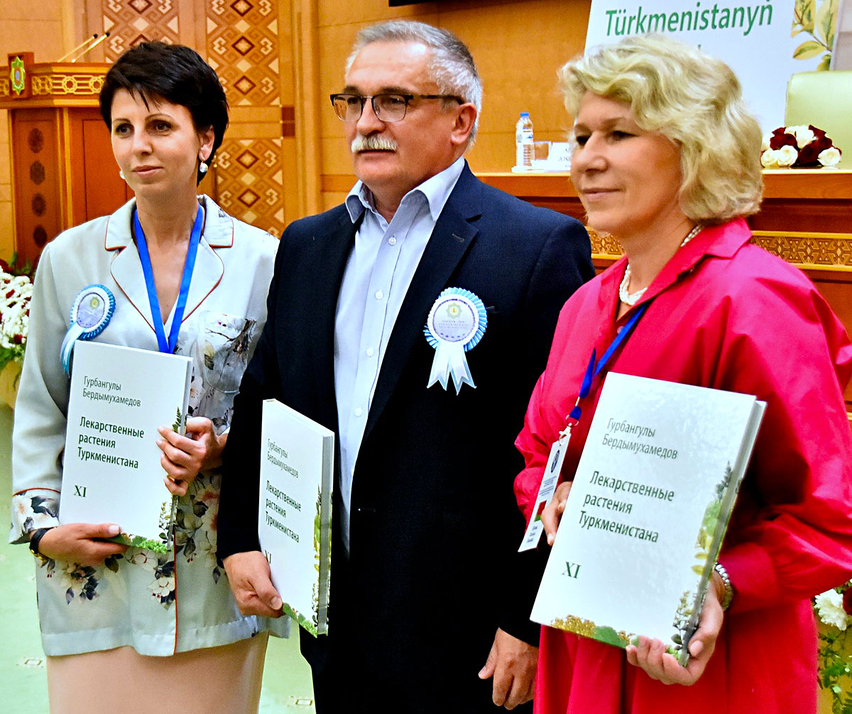 The 11th volume of encyclopaedia of medicinal flora is presented to the public