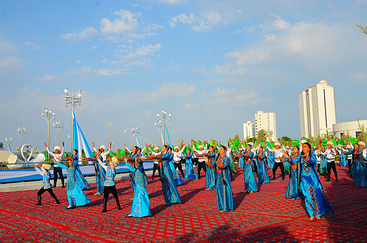 The Light of Avaza: monumental symbol of development of Turkmen coast region 