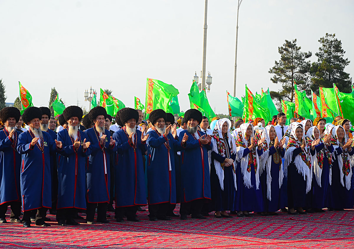 The Light of Avaza: monumental symbol of development of Turkmen coast region 