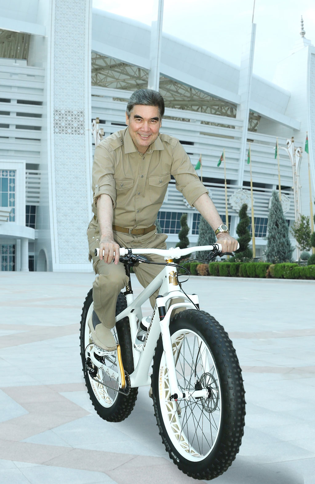 Отпуск туркменского лидера: активный досуг, литературное и музыкальное творчество