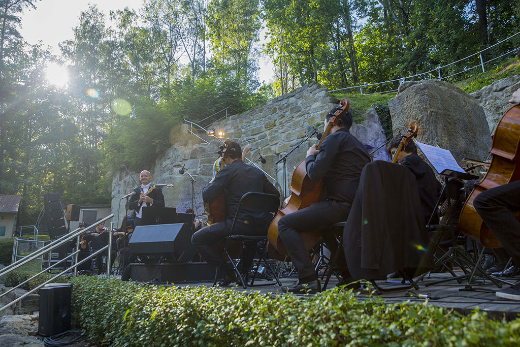 Chamber Orchestra under Rasul Klychev Gives Concerts in Germany