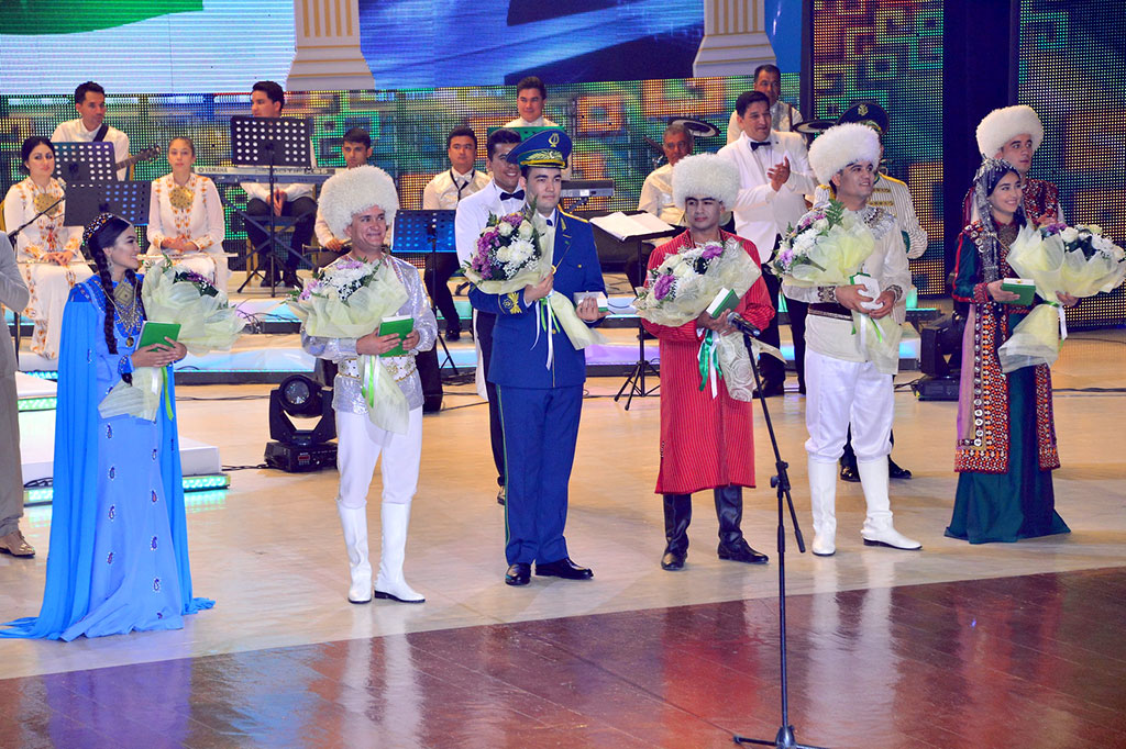 Ярким гала-концертом завершился телевизионный песенный конкурс 