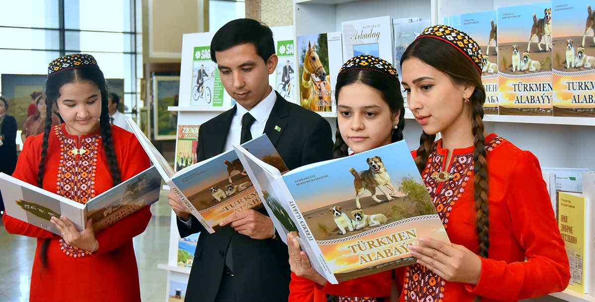 В столице состоялась презентация книги «Туркменский алабай»