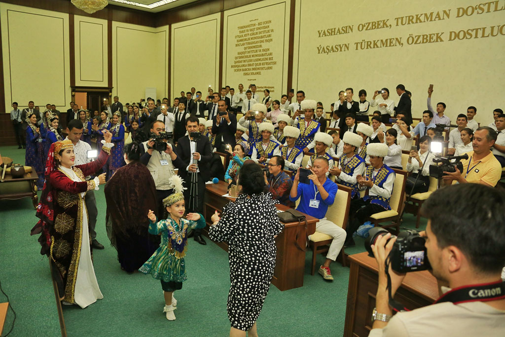 Türkmenistanyň topary Özbegistanda geçirilen halkara tans festiwalynda birinji orny eýeledi