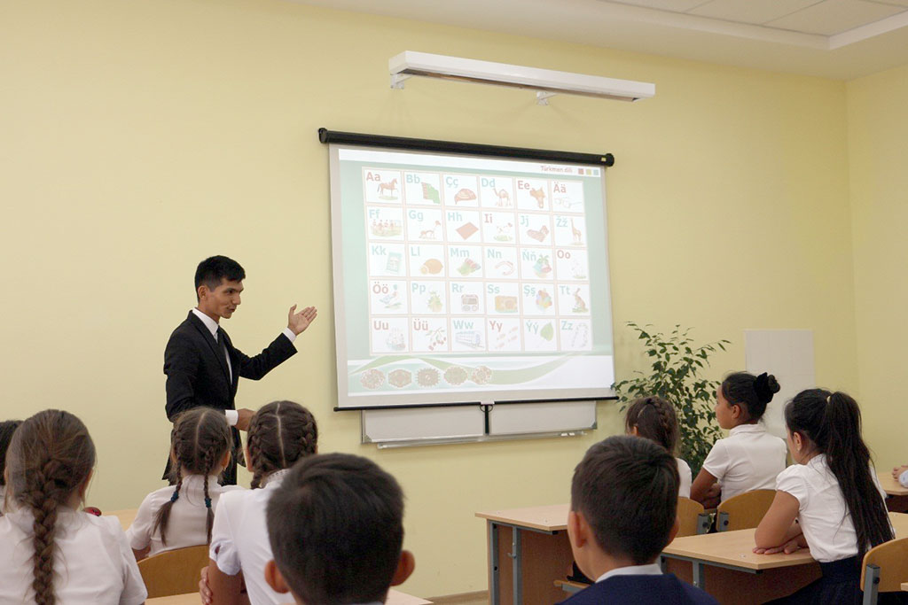 Astrahan oblastynyň Funtowo obasynda türkmen dili okadylyp başlandy