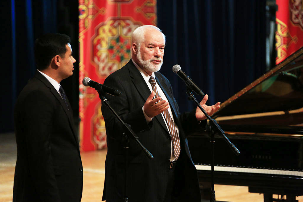 Russian Virtuoso Pianist Yuri Bogdanov Gives Concert in Ashgabat