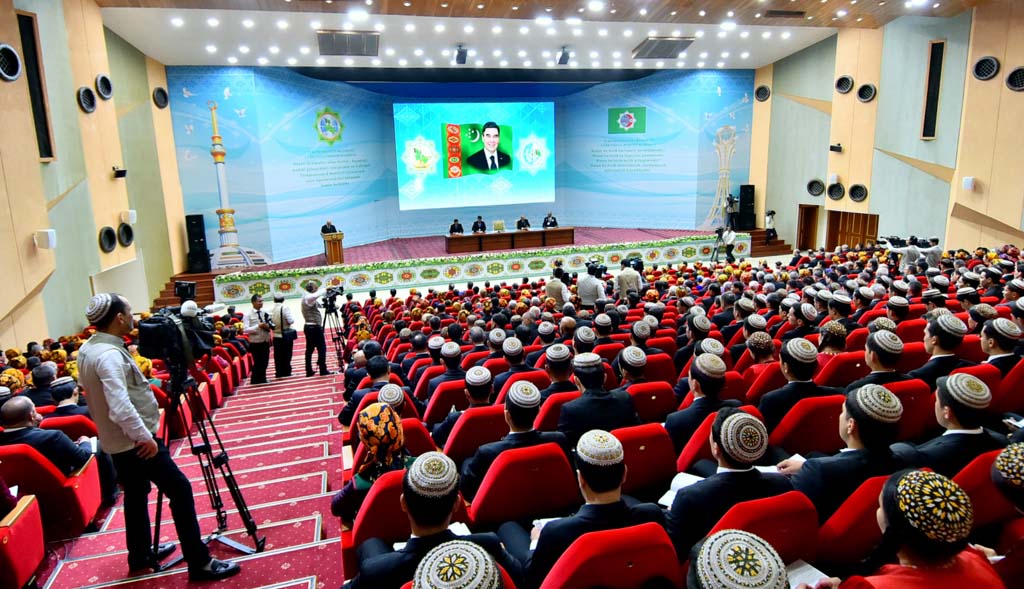 Objectives for popularization of achievements of the country are discussed at the Conference of Humanitarian Association of Turkmens of the World 