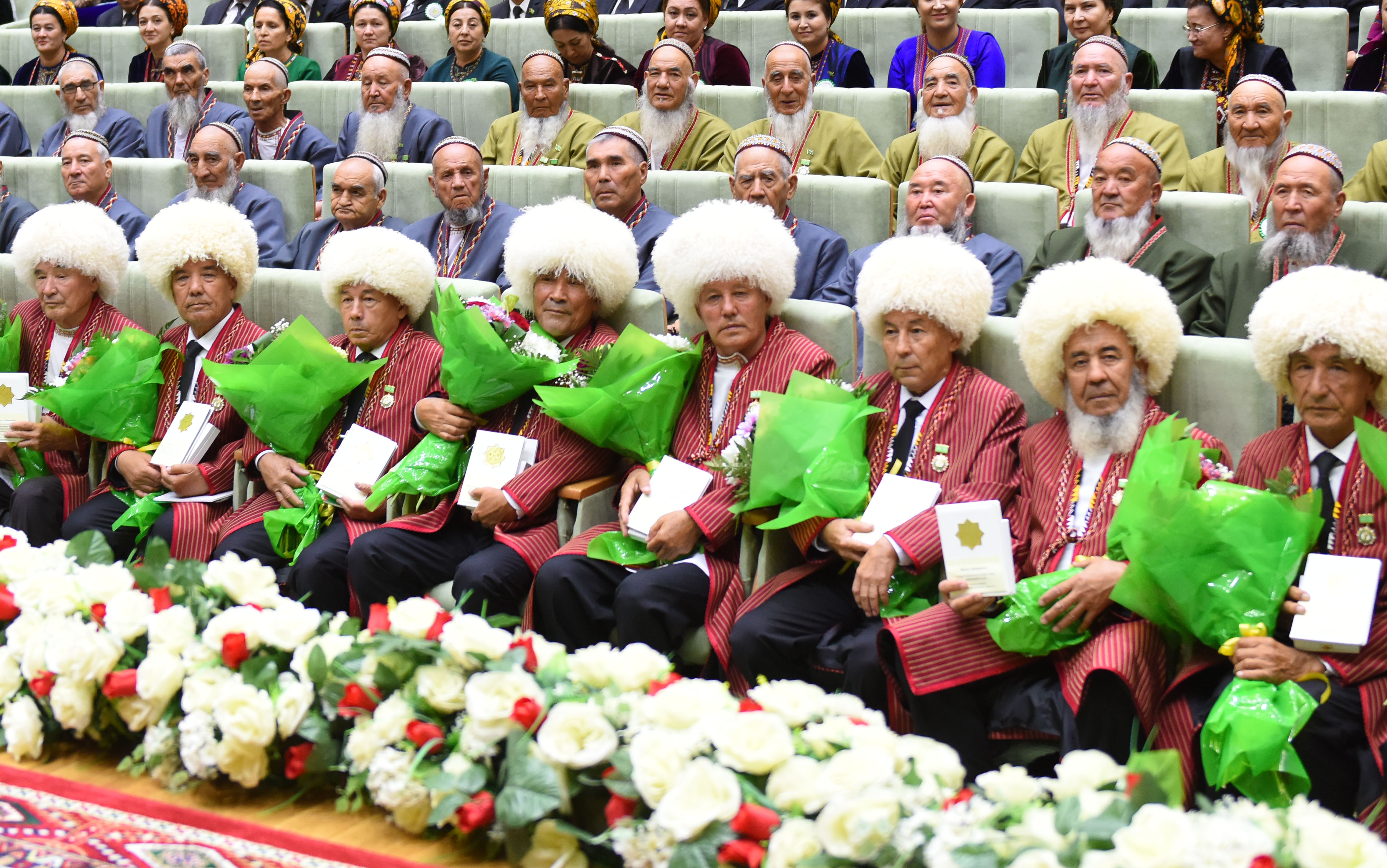 Ýurdumyzyň we jemgyýetimiziň ösüşine goşant üçin Watan sylaglary