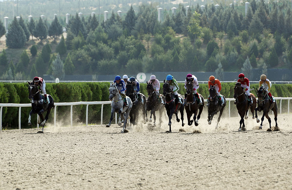 The Prize of the President of Turkmenistan is contested at the celebration races 