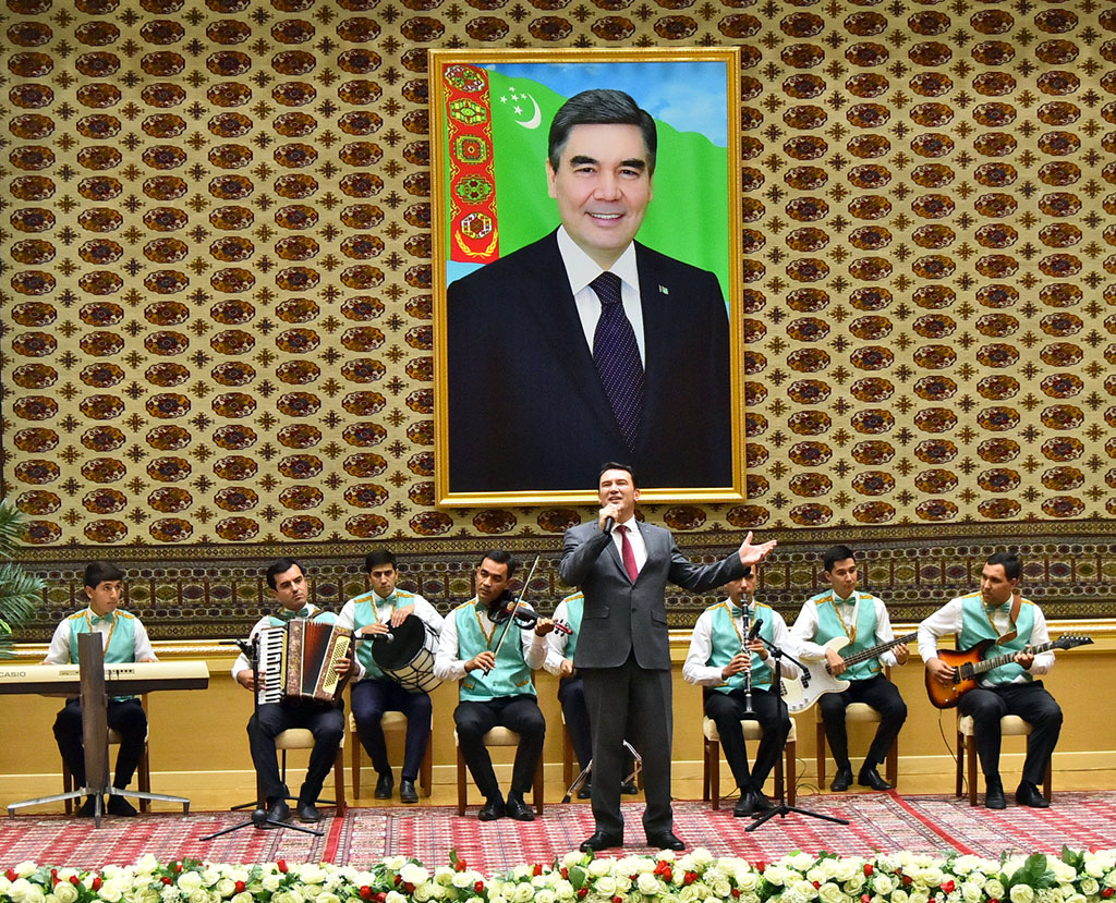 Состоялась церемония чествования лучших работников различных сфер