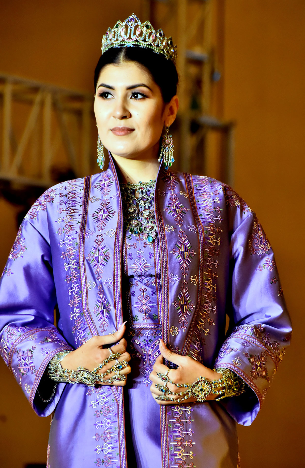 Коллекции модной одежды представили кутюрье из Франции и Узбекистана