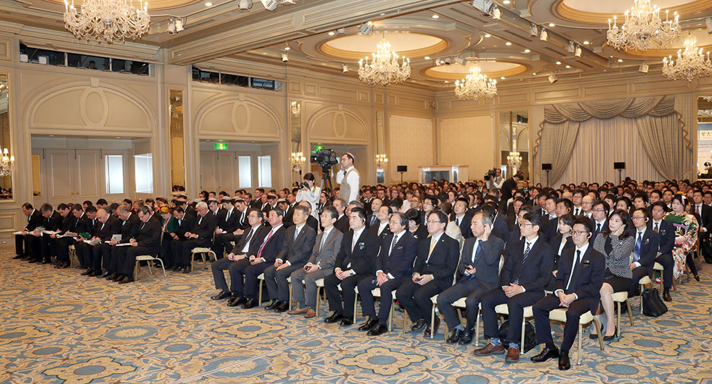 The Head of the State meets students and participates in the enthronement ceremony of the Emperor Naruhito