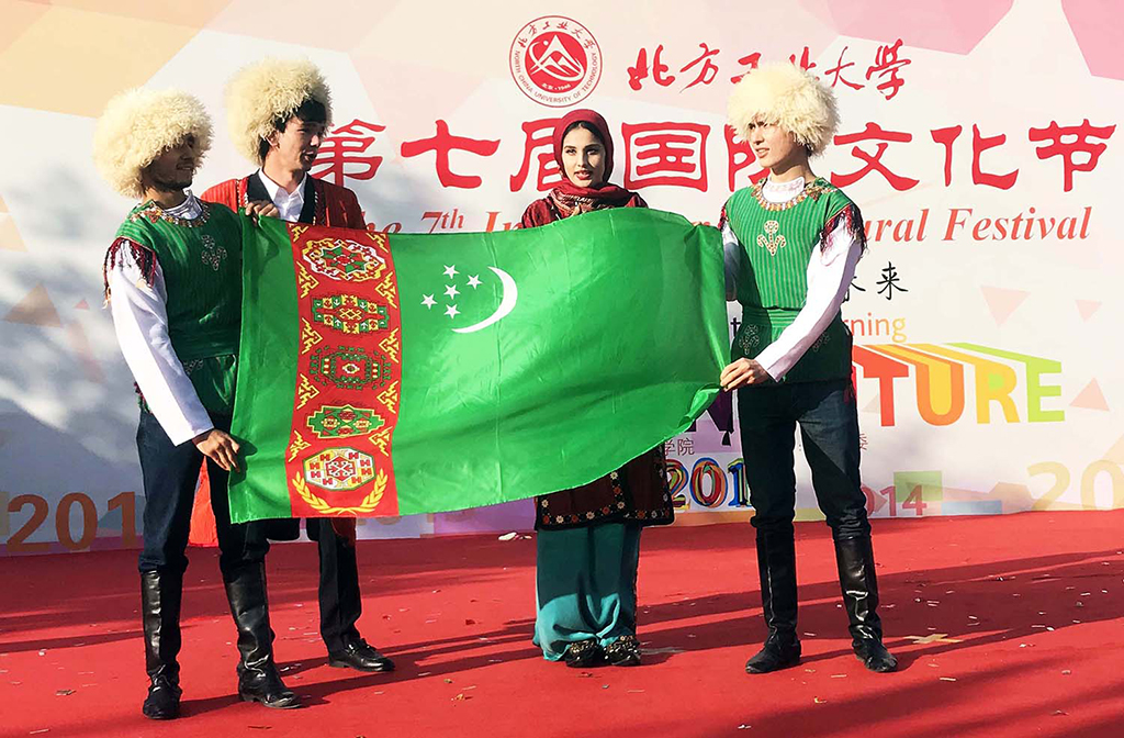 Turkmen students participate in international culture festival in Peking