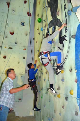 Climbing tournament for people with limited capabilities is held