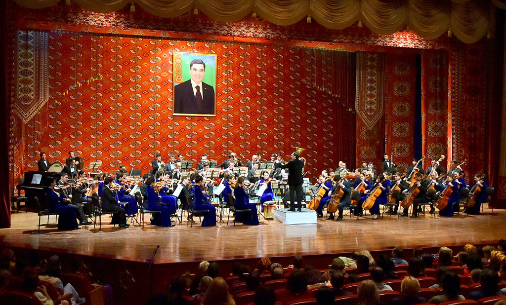 Renowned Opera Singers and Dancers Perform Accompanied by Galkynysh Orchestra