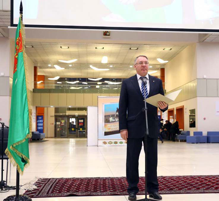 Петербуржцы знакомятся с книгой Президента Гурбангулы Бердымухамедова «Туркменский алабай»
