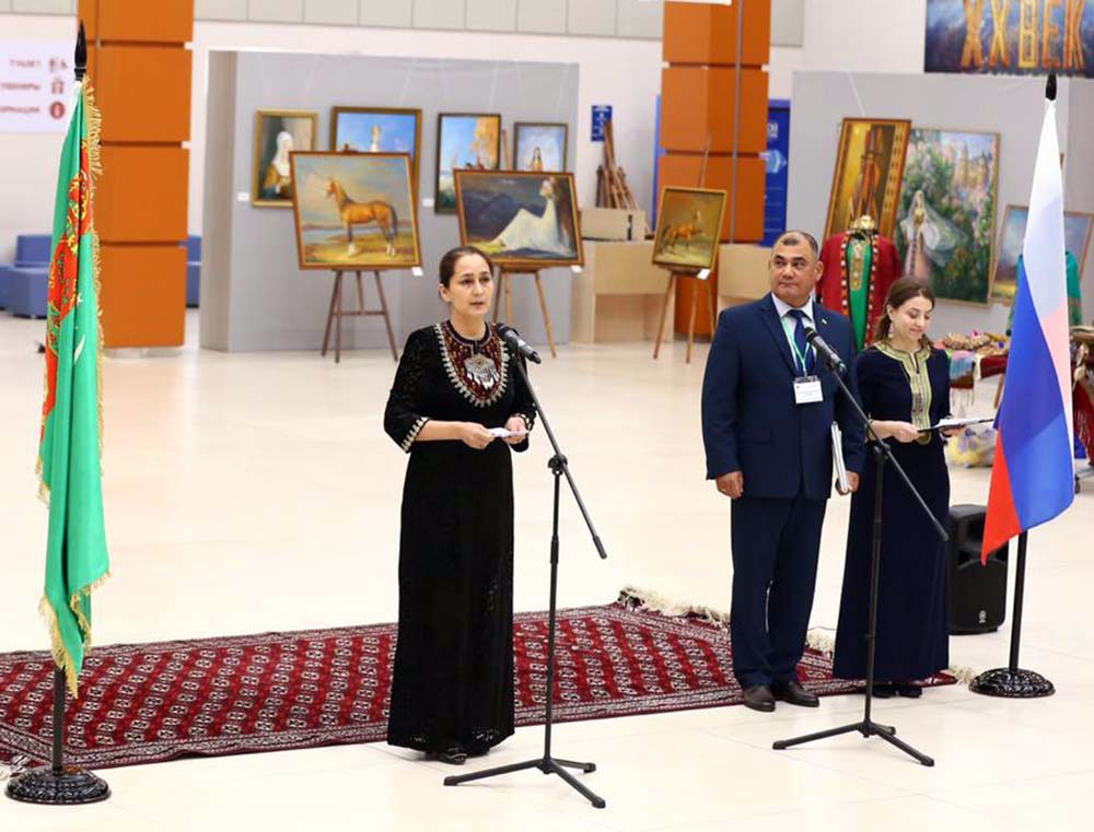 Петербуржцы знакомятся с книгой Президента Гурбангулы Бердымухамедова «Туркменский алабай»