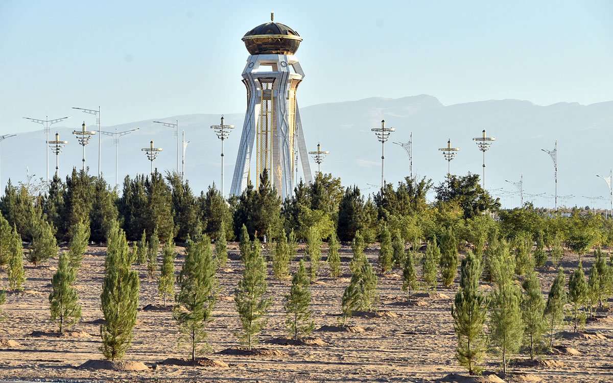 The President of Turkmenistan launches autumn tree planting campaign 