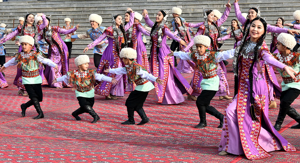 Türkmen paýtagtynda III halkara festiwaly badalga aldy