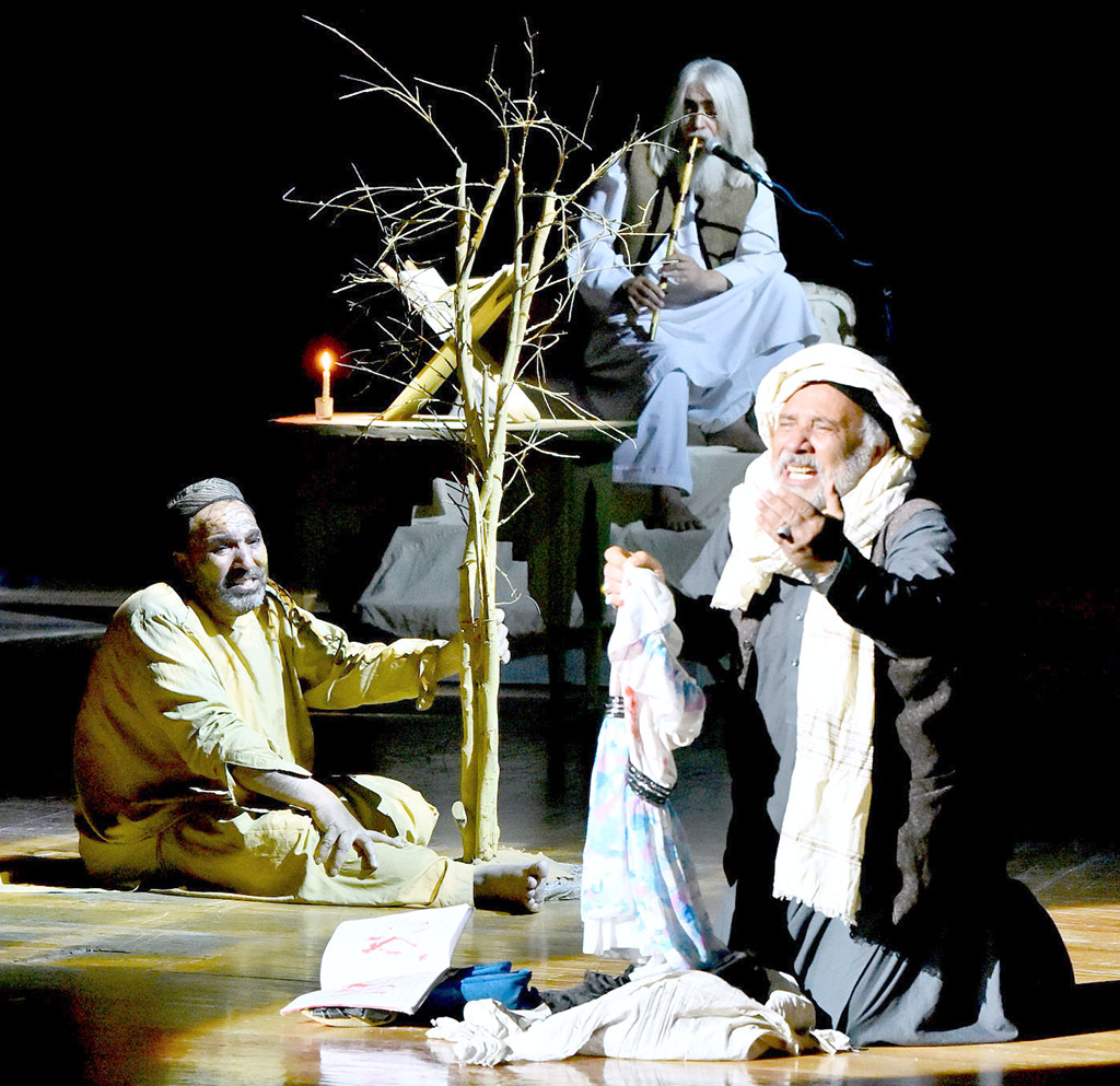 Geratyň Teatrynyň «Ümsümligiň syry»  sahnada