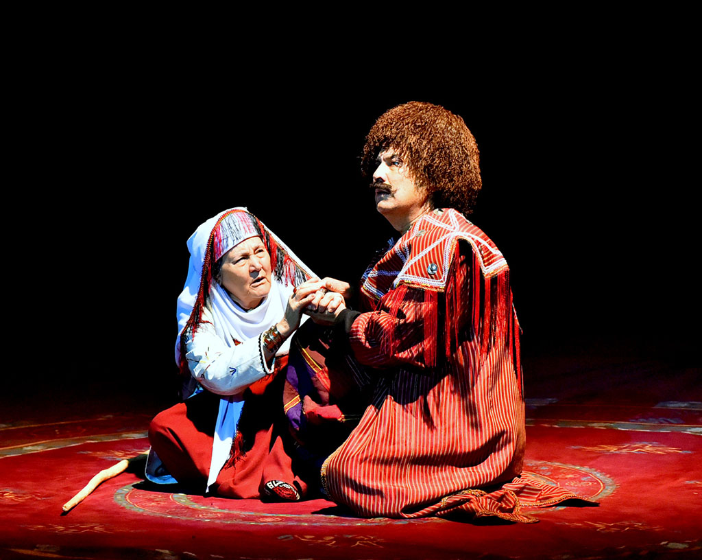 Gadymy türkmen eposy sahnada