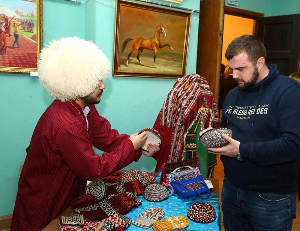 The exposition of Turkmen painters’ works in St. Petersburg