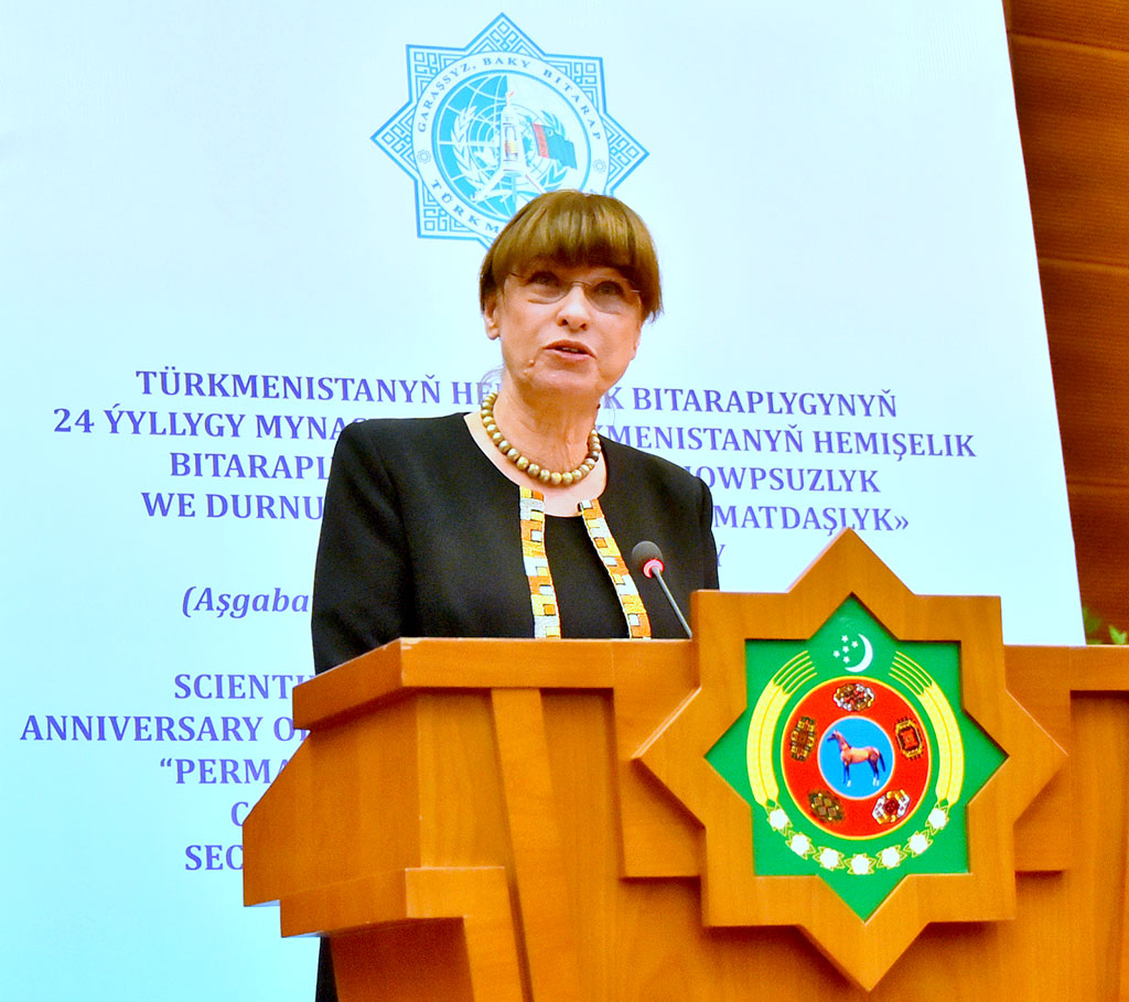 Participants of the forum discuss aspects of foreign strategy of neutral Turkmenistan