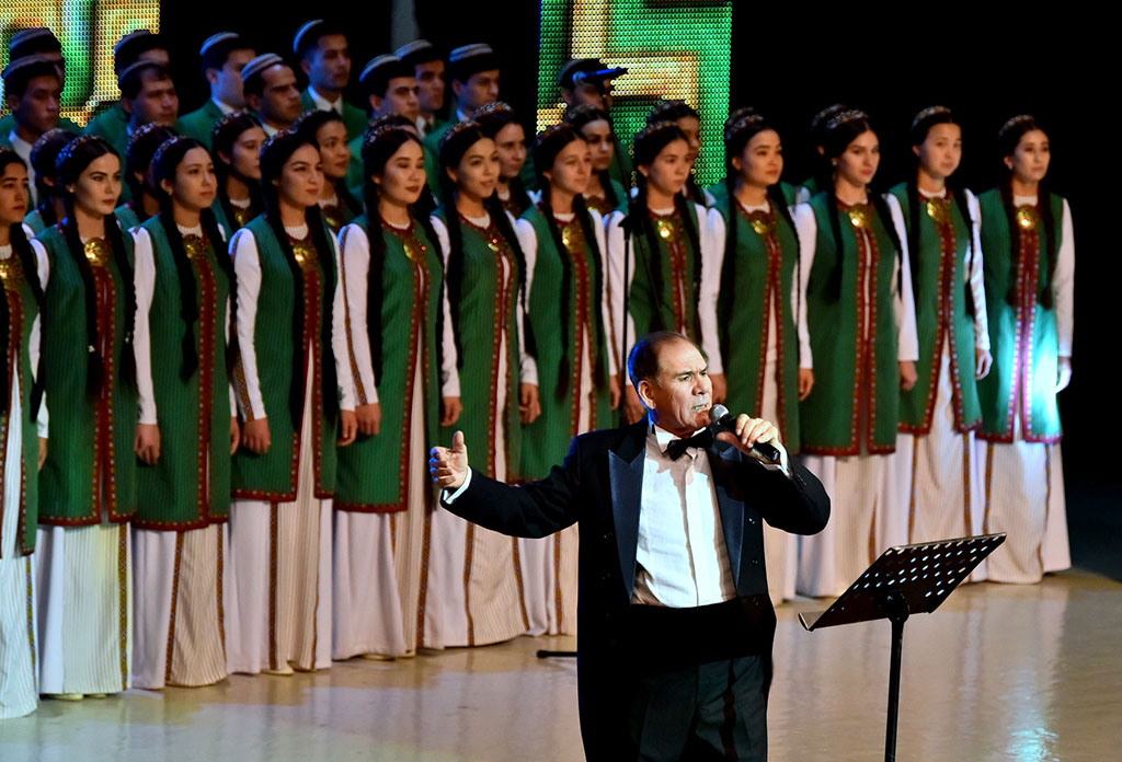 Melodies, dances and songs of various peoples are performed at the festive concert 