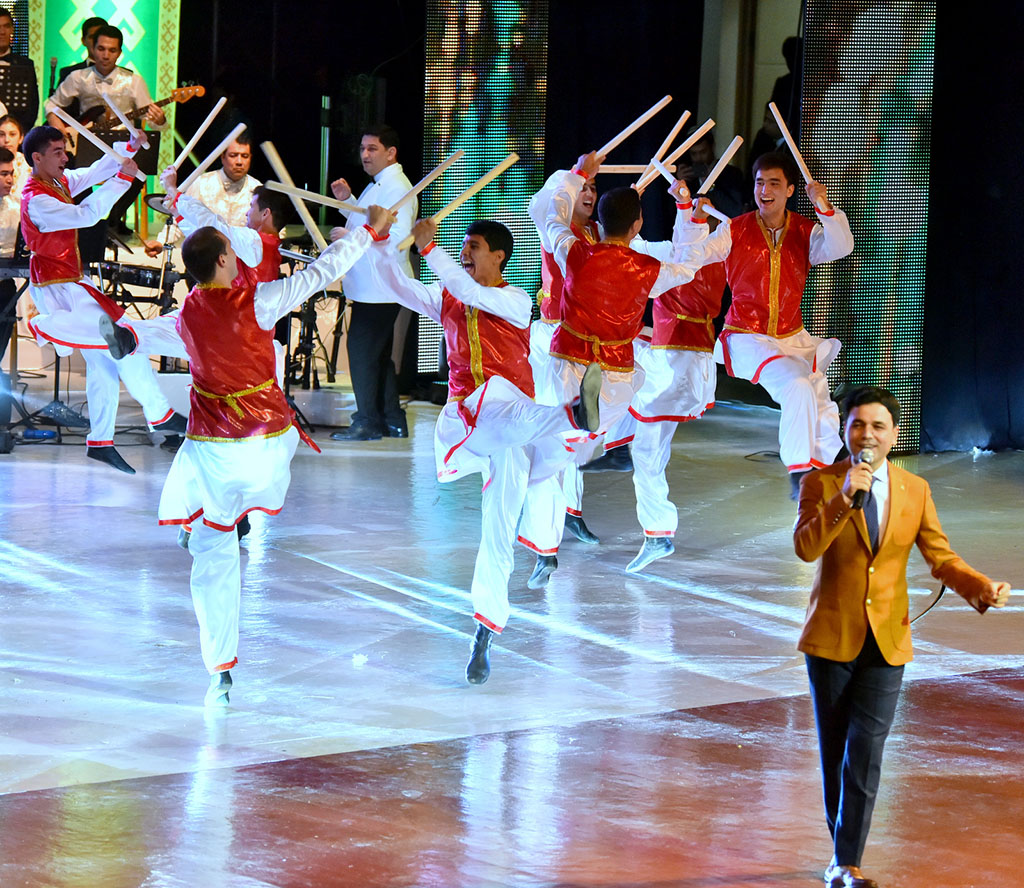 Melodies, dances and songs of various peoples are performed at the festive concert 