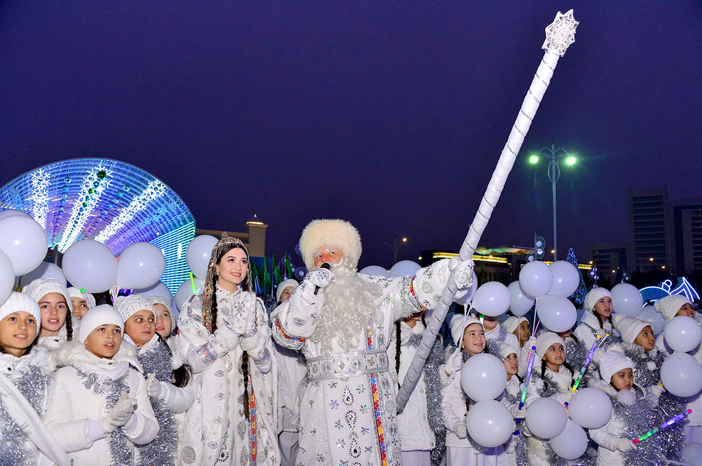 The lights of the Main New Year tree of the country are on