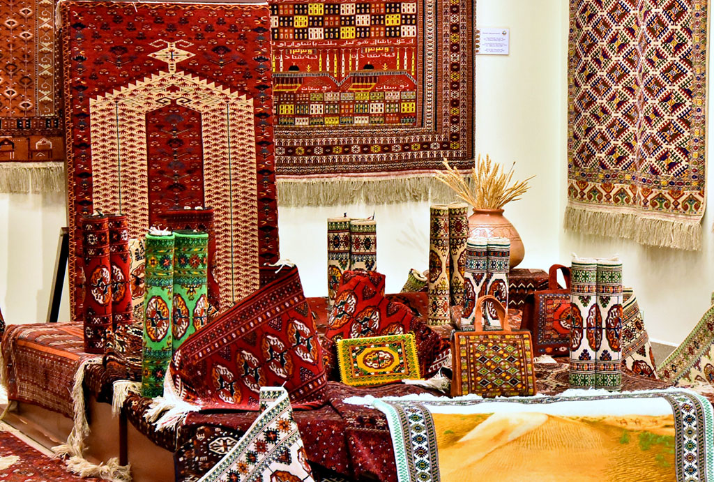 Turkmen capital host conference dedicated to carpet art