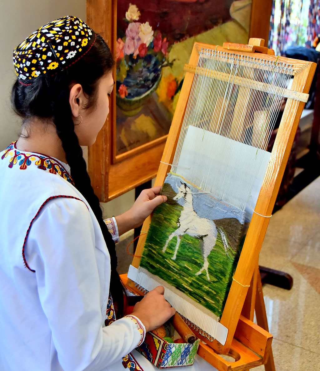 Turkmen capital host conference dedicated to carpet art