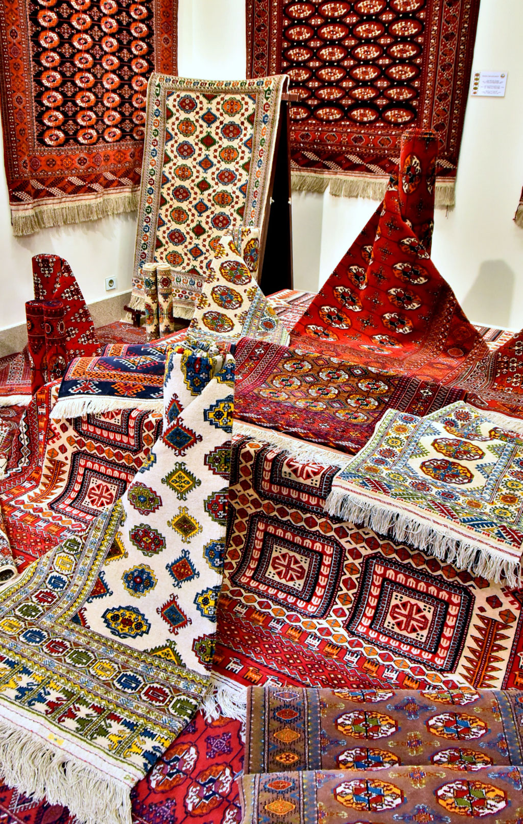 Turkmen capital host conference dedicated to carpet art