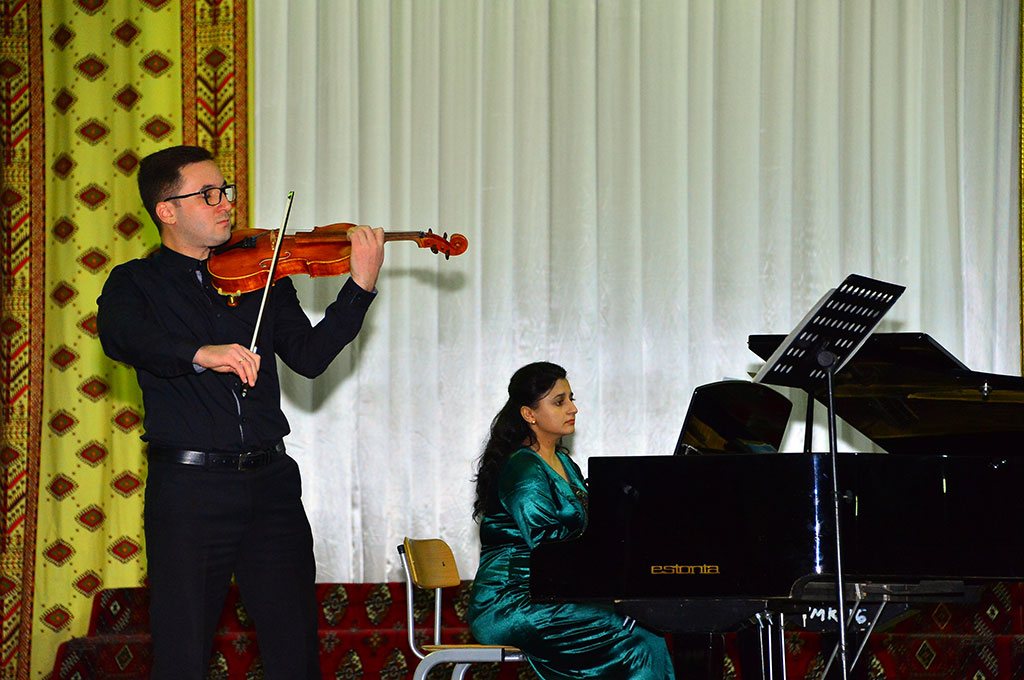 Violinist, Viola Player and Pianist Give Joint Concert 