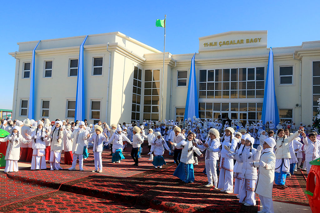 New modern village of Rowaç is opened in Balkan Velayat 