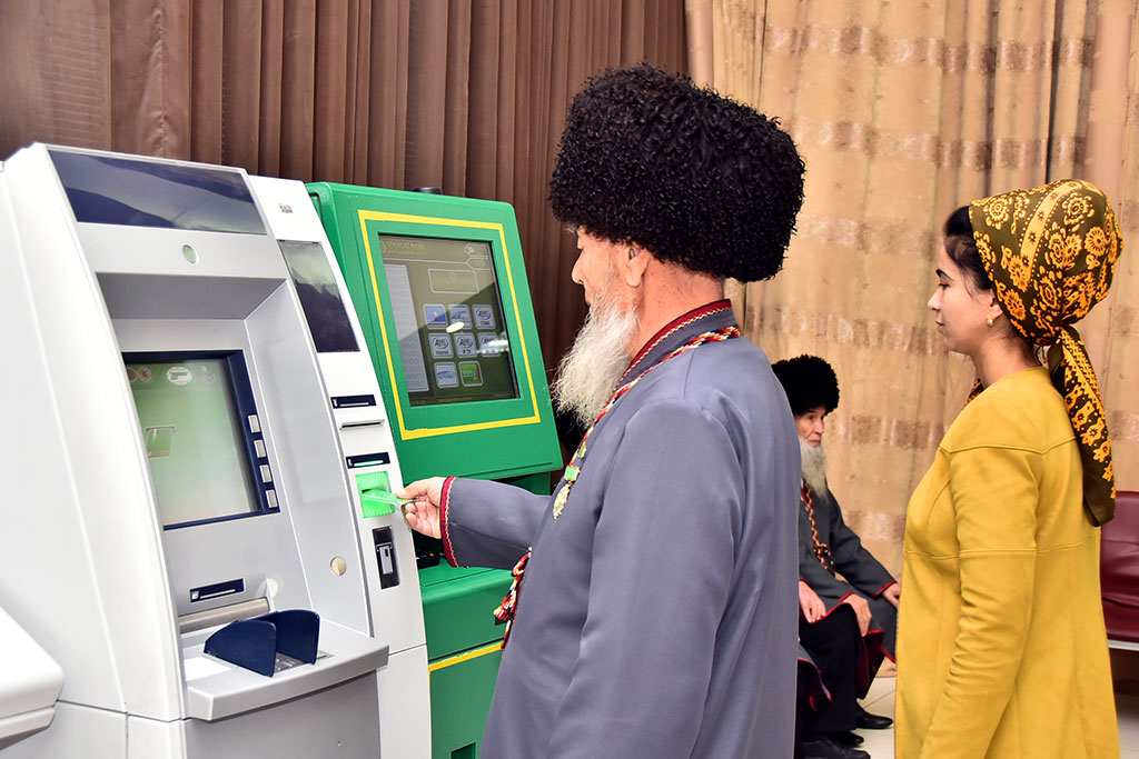 The older generation of Turkmenistan receives the first pension in 2020