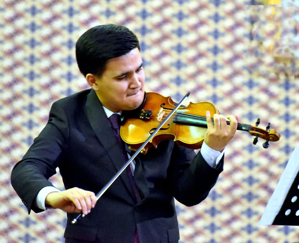 Music by Mamed Guseynov on Turkmen Stage 